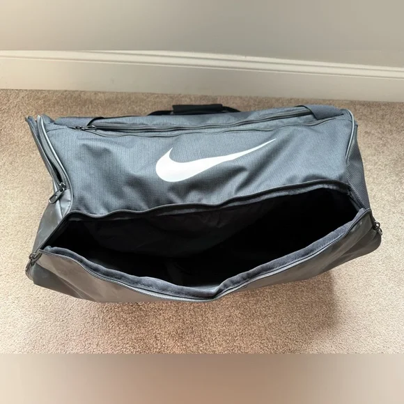 Nike | Black Duffle Bag | Large - Picture 6 of 11